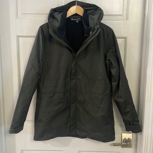 UNDER ARMOUR COLD GEAR Two in one -removable zip out jacket Loose Fit Size L